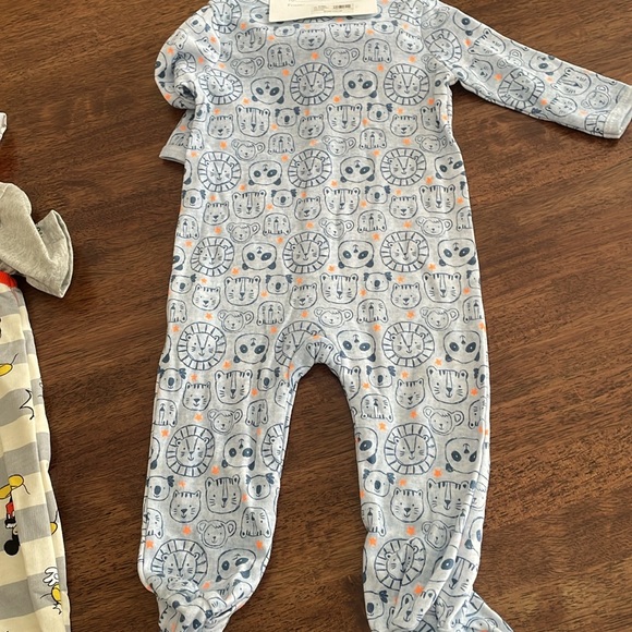 Disney Baby and Mon Cheri 6-9 months outfit bundle - Picture 3 of 11